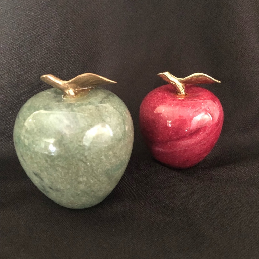 Vintage Stone Marble Alabaster Apples Paperweights with Brass Leaves - Picture 4 of 9